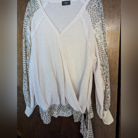 Women's waffle shirt with sheer sleeves - Picture 1 of 2